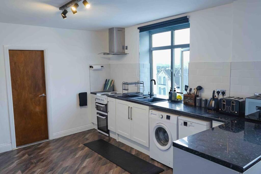 Stunning Two Bed City Centre Apartment Лидс Экстерьер фото